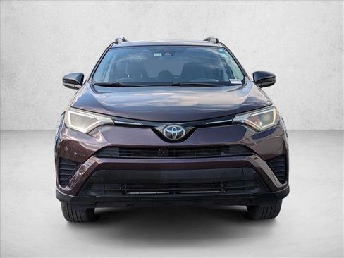 Used 2018 Toyota RAV4 LE FWD image 2