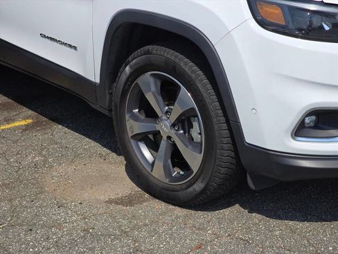 Used 2019 Jeep Cherokee Limited w/ Luxury Group AWD/4WD image 17