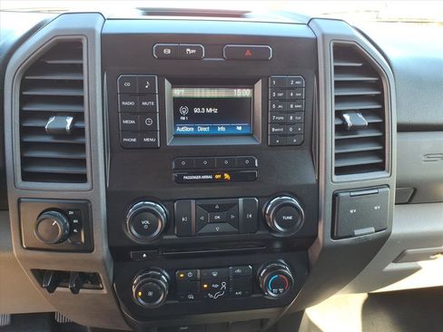 Used 2017 Ford F550 4x4 Regular Cab Super Duty image 17