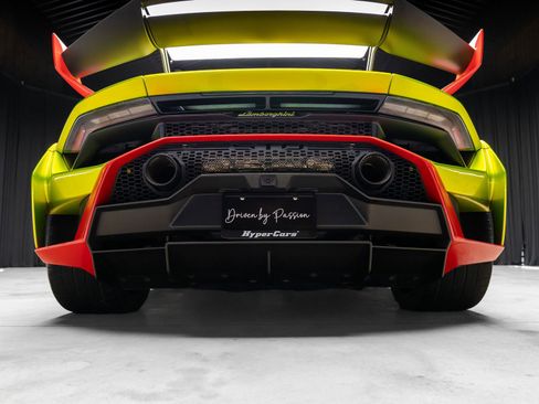 Used 2021 Lamborghini Huracan STO RWD image 43