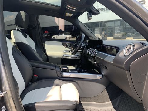 Used 2023 Mercedes-Benz GLB 250 image 35