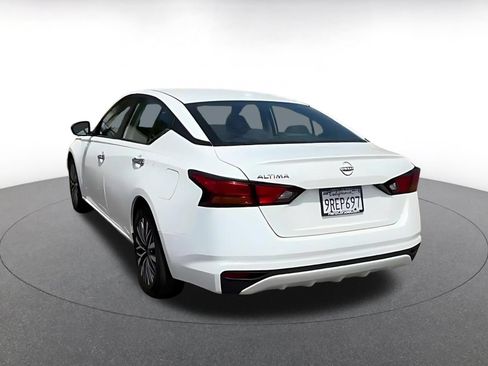 Used 2025 Nissan Altima 2.5 SV FWD image 4