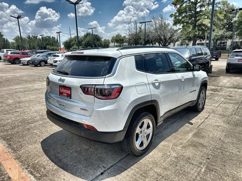 Used 2023 Jeep Compass Latitude w/ Convenience Group AWD/4WD image 11