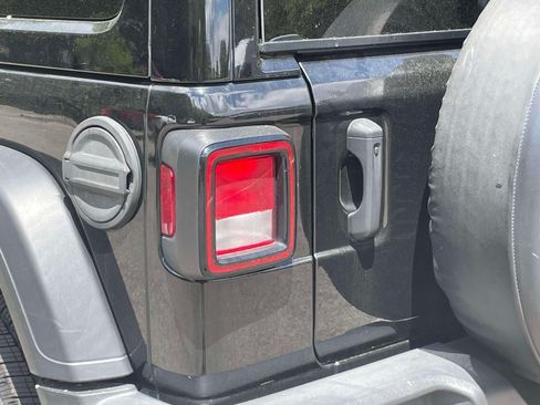 Used 2022 Jeep Wrangler Unlimited Sport w/ Sun And Sound Package AWD/4WD image 11