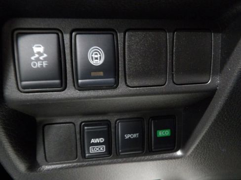 Used 2021 Nissan Rogue Sport S image 17