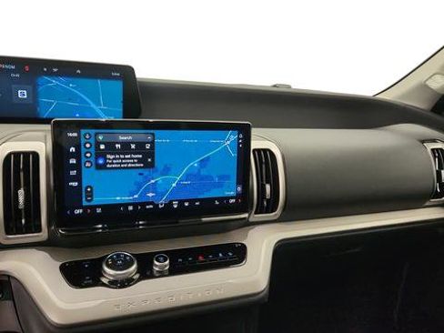 New 2025 Ford Expedition Active image 18