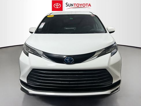 Used 2021 Toyota Sienna LE image 10