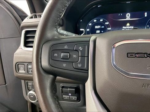 Used 2023 GMC Yukon Denali w/ Advanced Technology Package image 18