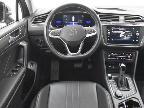 Used 2022 Volkswagen Tiguan SE AWD/4WD image 27