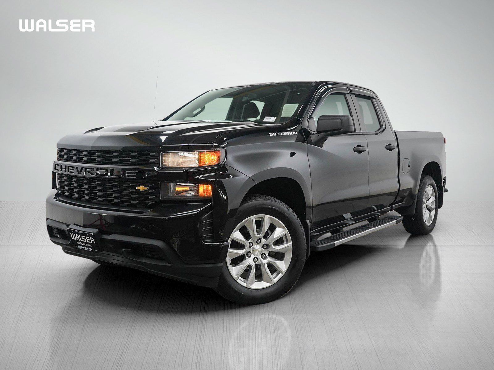 Used 2019 Chevrolet Silverado 1500 Custom w/ Custom Convenience Package AWD/4WD image 1