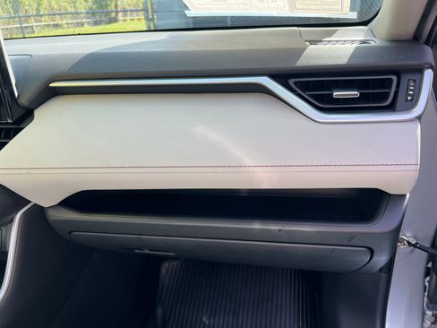 Used 2022 Toyota RAV4 XLE Premium image 54