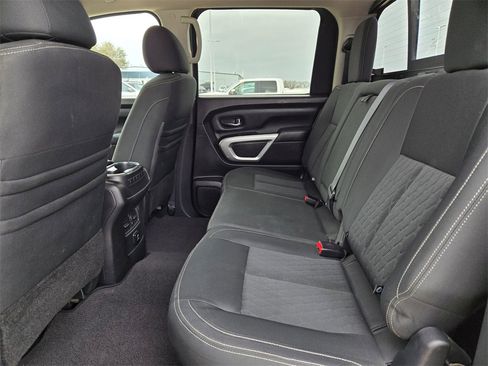 Used 2017 Nissan Titan SV image 14