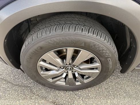 Used 2025 Nissan Pathfinder SV AWD/4WD image 10