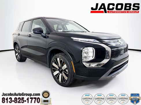 Used 2025 Mitsubishi Outlander SE image 1