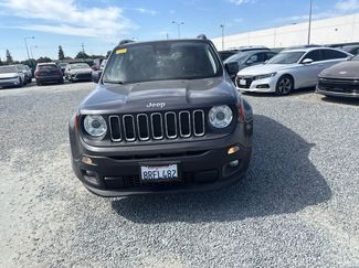 Used 2018 Jeep Renegade Latitude w/ Advanced Technology Group FWD video 2