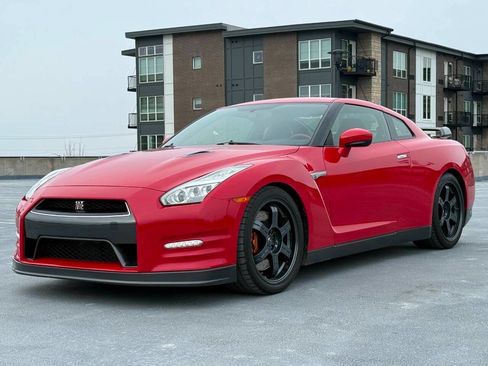 Used 2015 Nissan GT-R Black Edition image 8