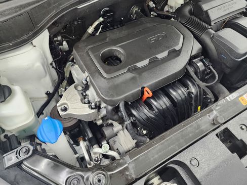 Used 2018 Hyundai Santa Fe Sport image 18