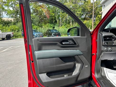 New 2026 GMC Yukon XL AT4 w/ LPO, Floor Liner Package AWD/4WD image 16