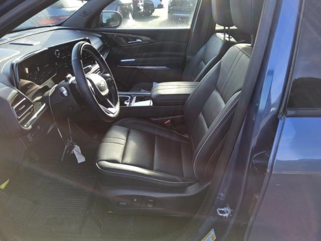 Used 2026 Chevrolet Traverse High Country AWD/4WD image 2