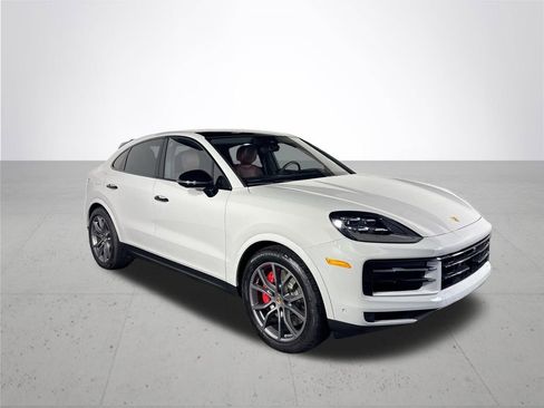 Used 2024 Porsche Cayenne S w/ Premium Package Plus (PP1) image 4