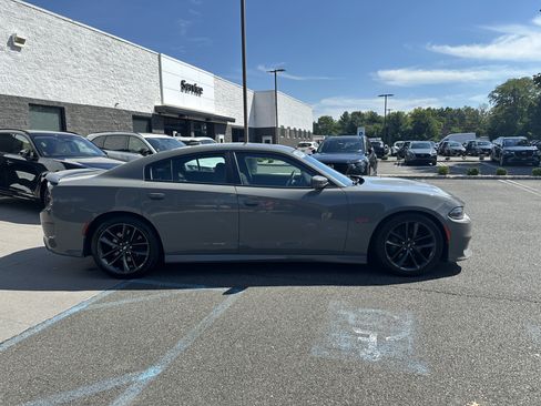 Used 2019 Dodge Charger Scat Pack RWD image 6