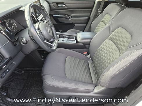 Used 2022 Nissan Pathfinder SV image 11