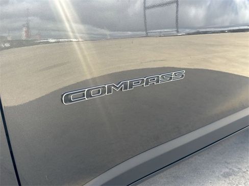 Used 2021 Jeep Compass Latitude image 23