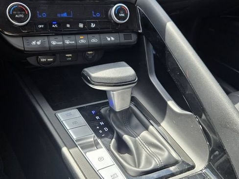 Used 2023 Hyundai Elantra Limited FWD image 21