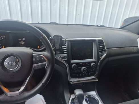 Used 2018 Jeep Grand Cherokee Altitude AWD/4WD image 6