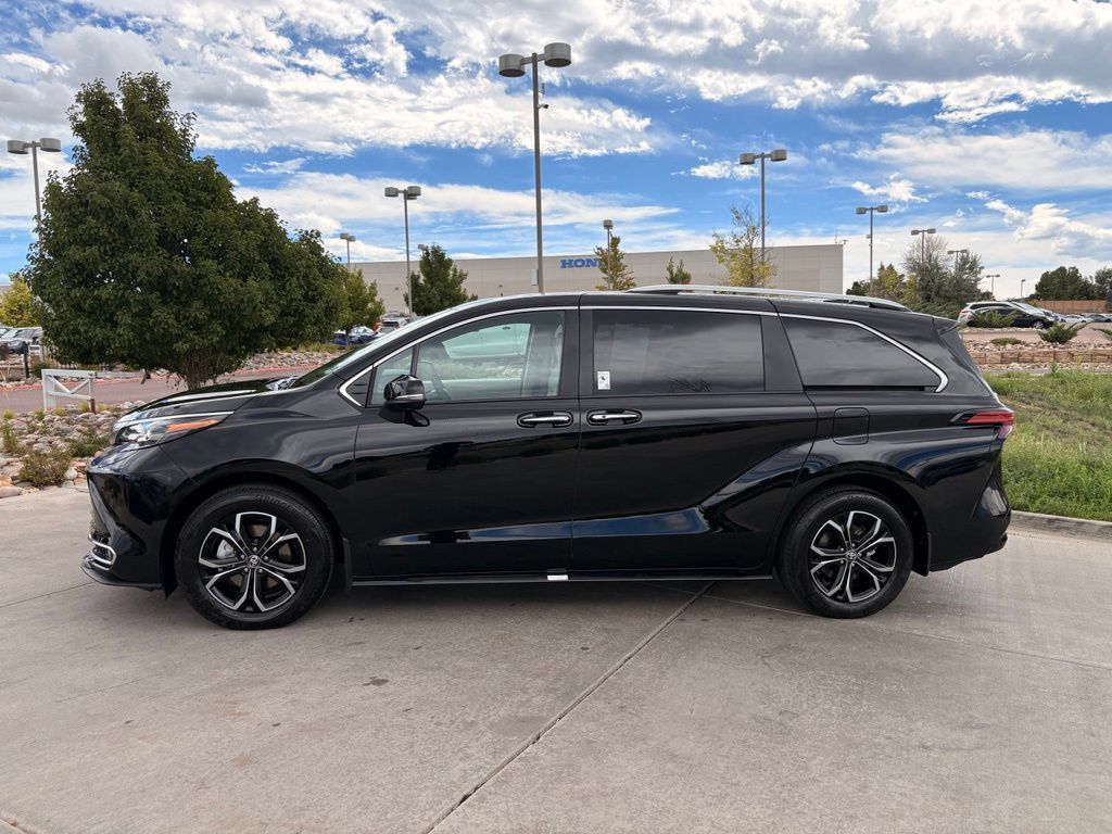 Used 2026 Toyota Sienna Platinum AWD/4WD image 5