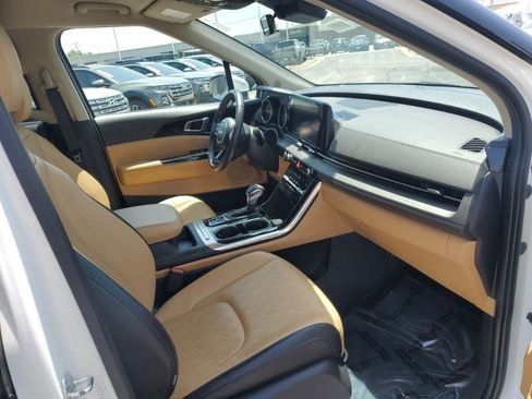 Used 2024 Kia Carnival EX FWD image 47