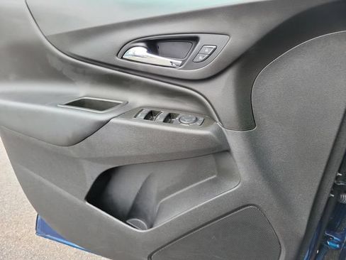 Used 2021 Chevrolet Equinox LT FWD image 19