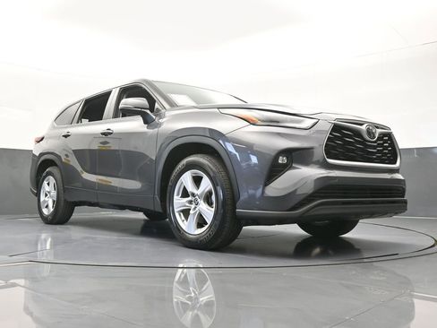 Used 2024 Toyota Highlander LE image 91