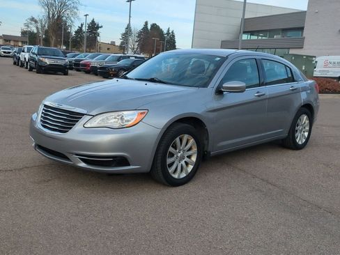 Used 2013 Chrysler 200 Touring w/ Cold Weather Group image 4