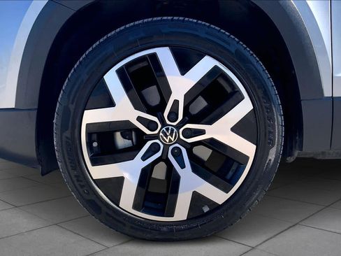 Used 2022 Volkswagen Taos SEL image 10