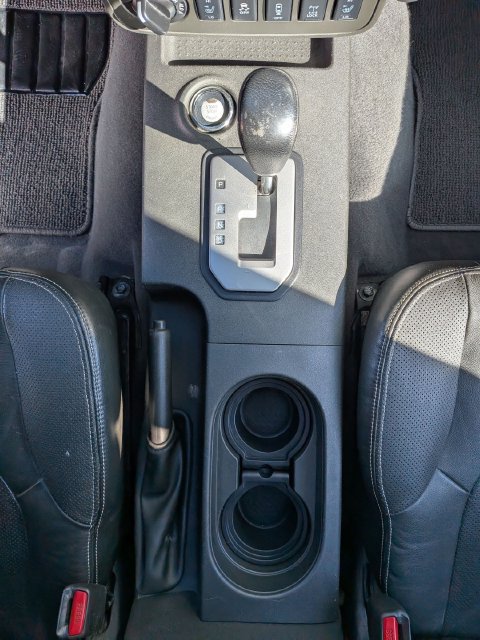 Used 2020 Nissan Frontier PRO-4X w/ Pro-4x Utility Package AWD/4WD image 15