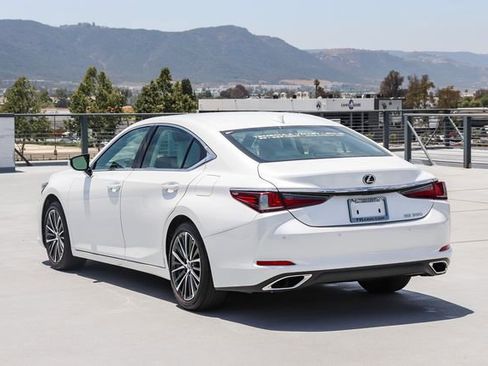 Used 2025 Lexus ES 350 w/ Premium Package FWD image 4