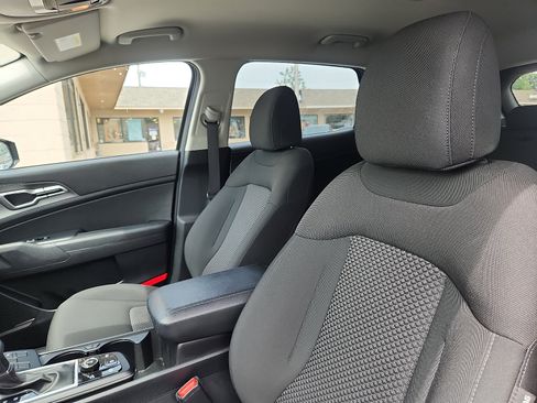 Used 2024 Kia Sportage LX AWD/4WD image 22