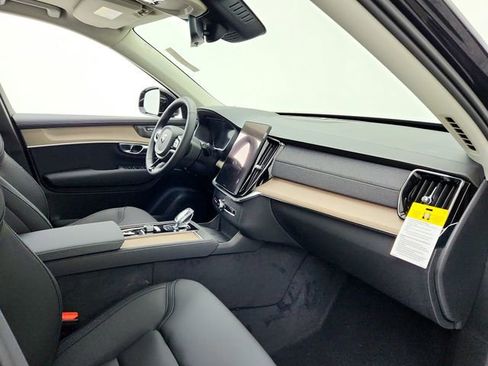 New 2026 Volvo XC90 B6 Plus w/ Protection Package Premier image 17