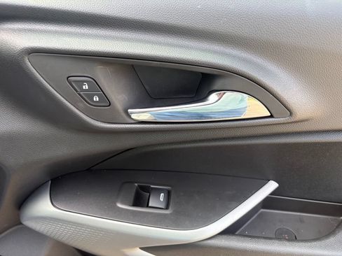 Used 2025 Chevrolet Trax LS FWD image 26