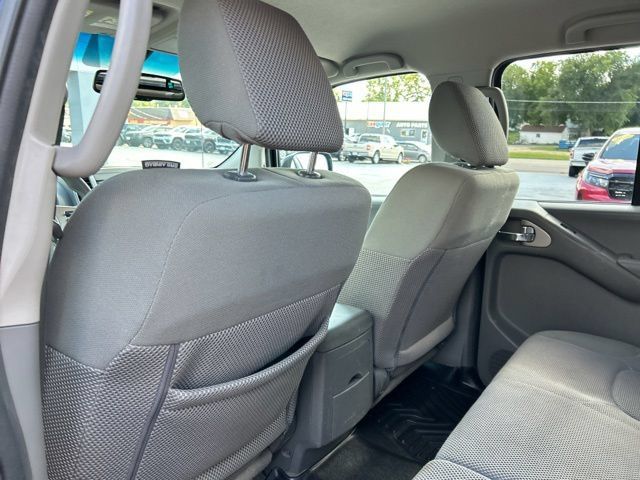 Used 2015 Nissan Frontier SV w/ SV Value Truck Package RWD image 17