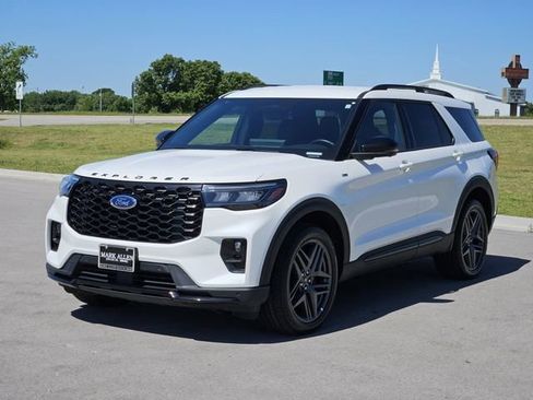 Used 2025 Ford Explorer ST-Line w/ ST-Line Street Pack AWD/4WD image 3