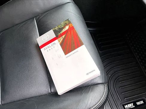 Used 2017 Toyota Avalon XLE Premium image 12