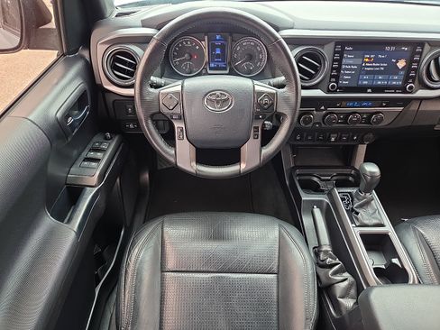 Used 2020 Toyota Tacoma TRD Off-Road w/ TRD Premium Off Road Package AWD/4WD image 11