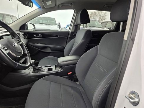Used 2019 Kia Sorento LX w/ LX Convenience Package image 25