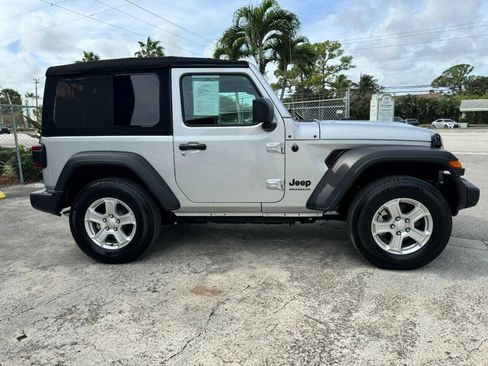 Used 2022 Jeep Wrangler Sport AWD/4WD image 8