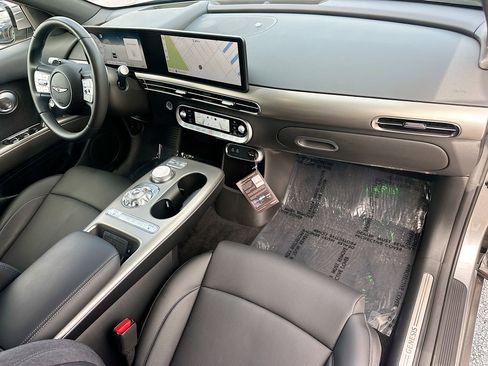 Used 2025 Genesis GV60 RWD image 34