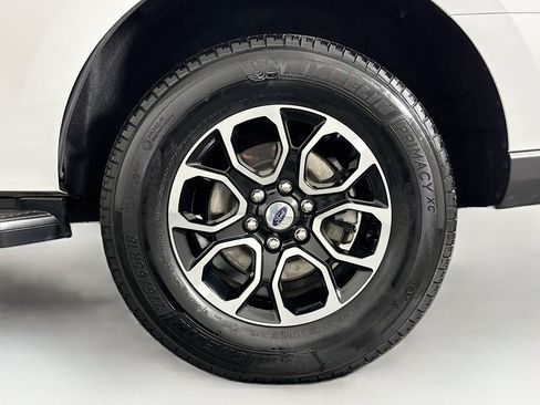 Used 2024 Ford Expedition XLT image 11