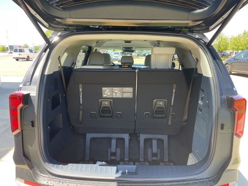 New 2026 Kia Carnival EX FWD image 14