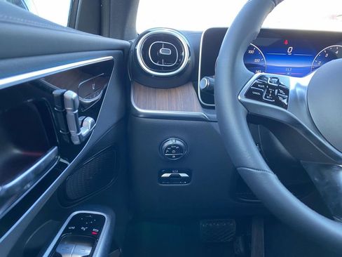 Certified 2025 Mercedes-Benz GLC 300 4MATIC image 18